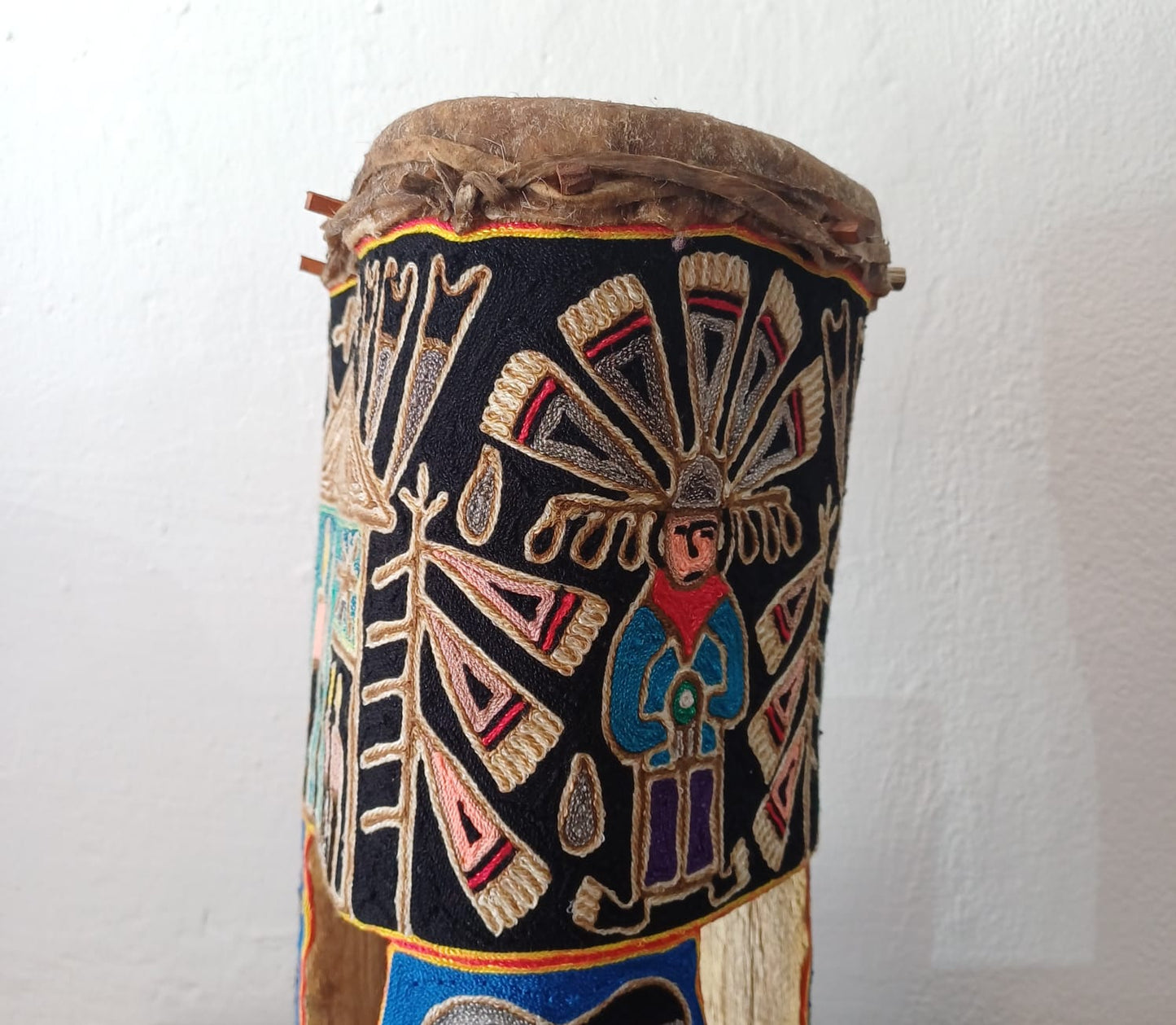 Drum Huichol Mexican Folk Art Yarn decorated By Silverio Gonzalez Rios PP7059