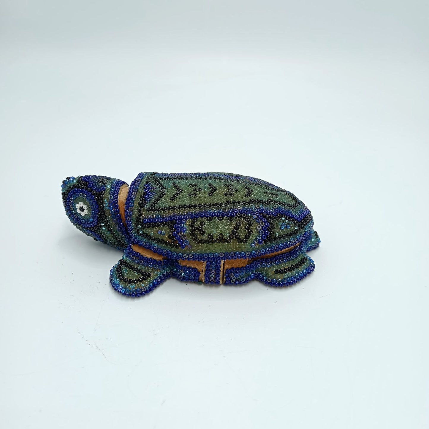 Mexican Huichol Hand Beaded Turtle By Mayola Villa Lopez PP7392