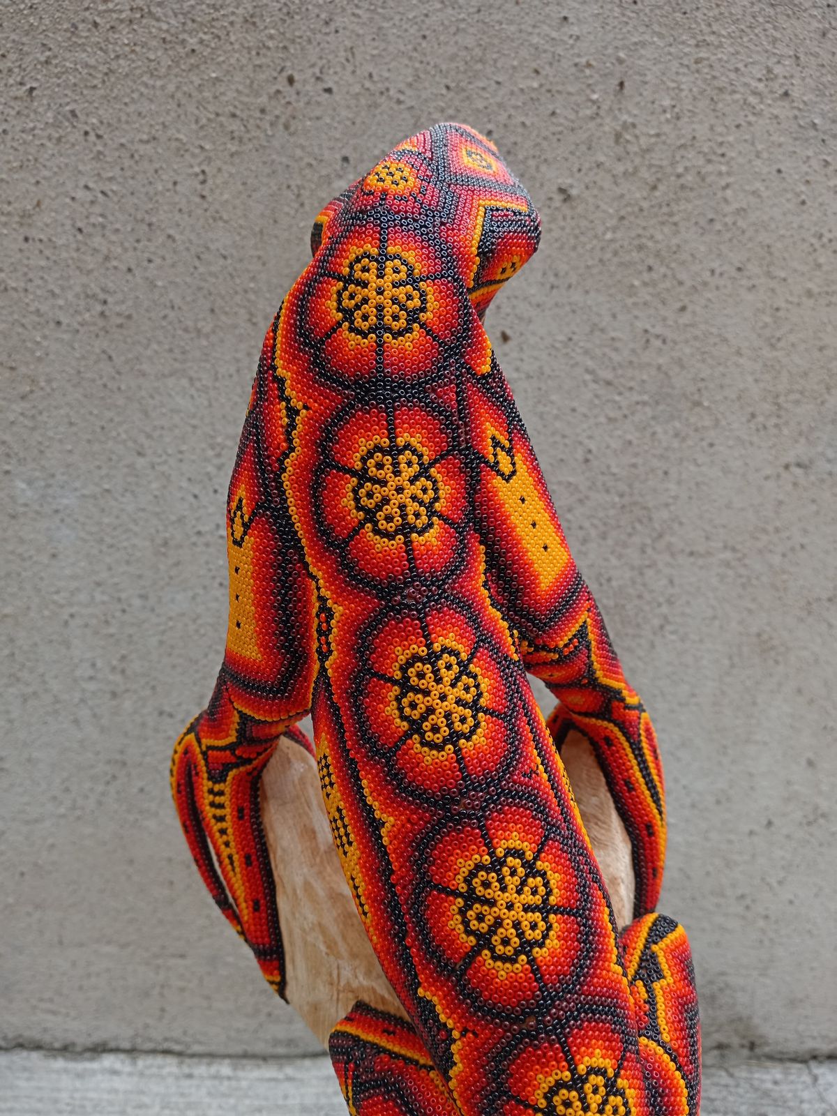 Huichol Hand Beaded Mexican Folk Art, Iguana By Santos Bautista PP8153
