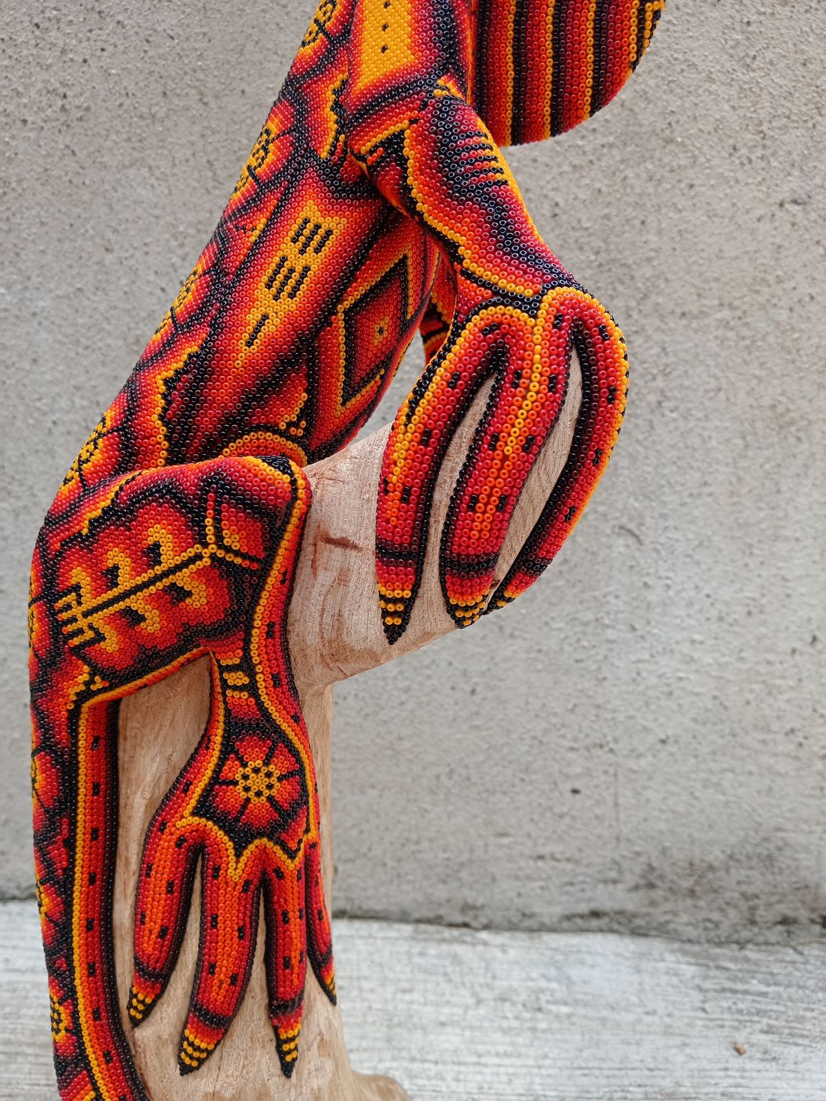 Huichol Hand Beaded Mexican Folk Art, Iguana By Santos Bautista PP8153