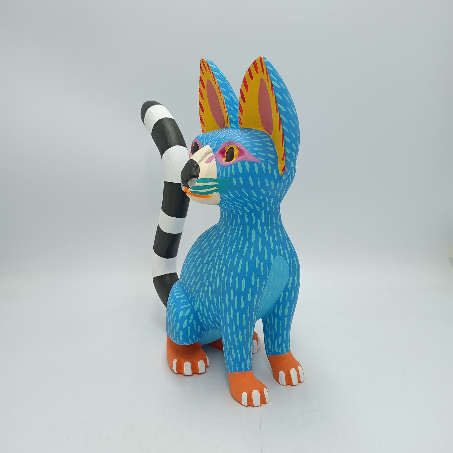 Wood Carving Hand Made Cat By Armando Jimenez PP8309