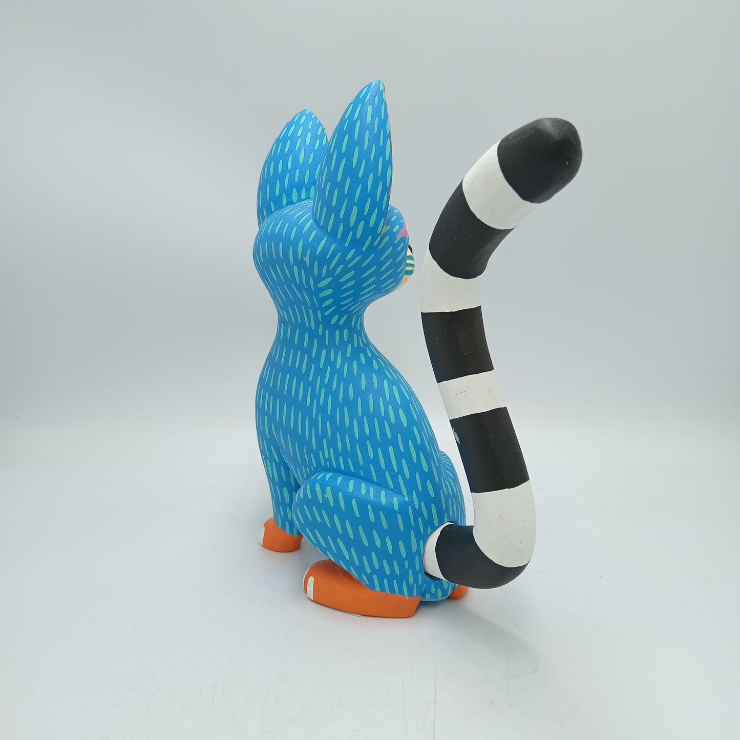 Wood Carving Hand Made Cat By Armando Jimenez PP8309