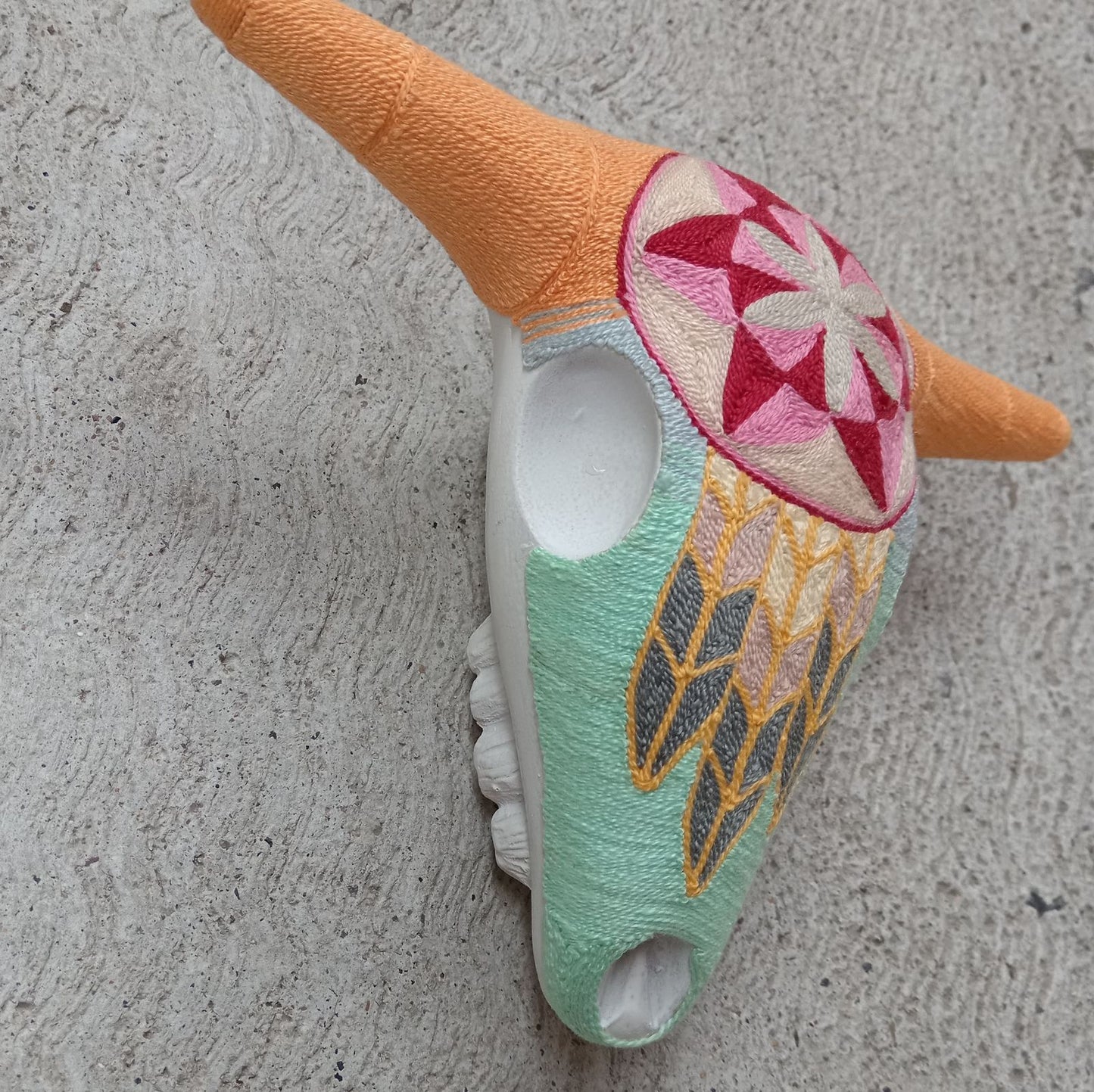 Mexican Folk Art Huichol Yarn Painting on Bull Skull By Alfredo Meraz Reyna PP8438