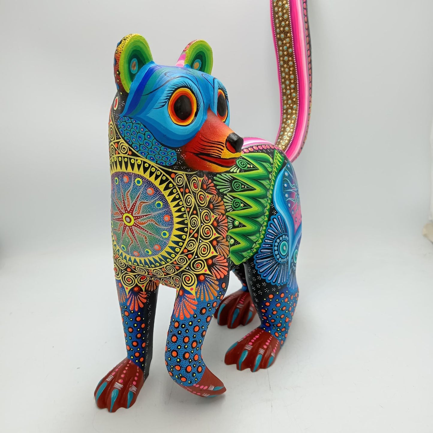 Mexican Folk Art Oaxacan Wood Carving Alebrije Hand Made, Lemur By Luis Sosa PP8505