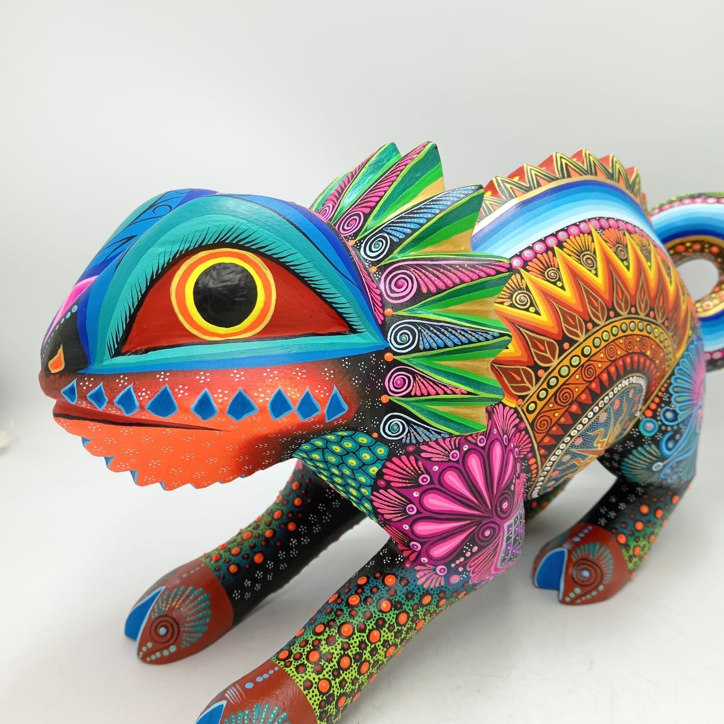 Mexican Folk Art Oaxacan Wood Carving Alebrije Hand Made, Chameleon By Luis Sosa PP8663