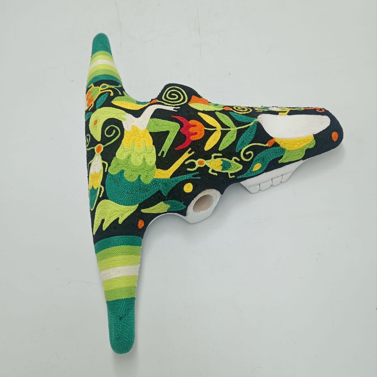 Mexican Folk Art Huichol Yarn Painting on Bull Skull By Alfredo Meraz Reyna PP8675