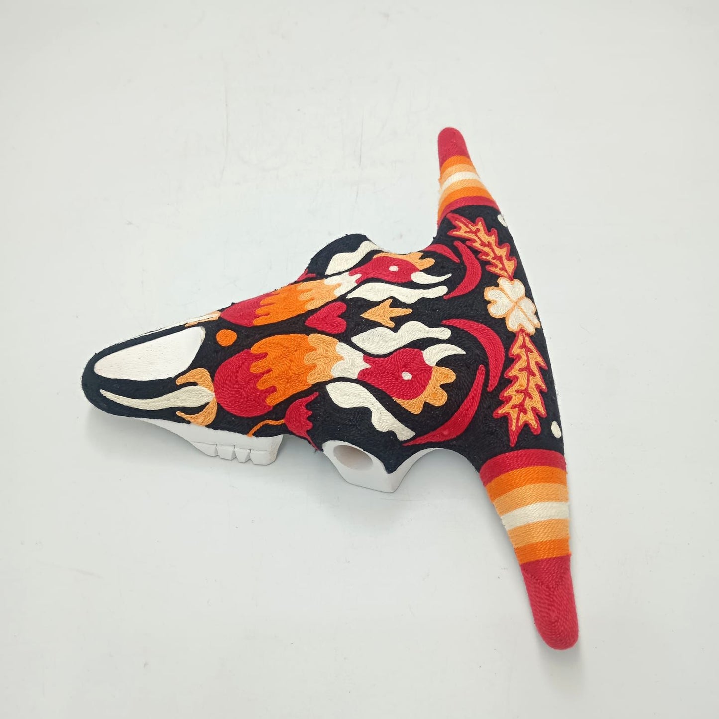 Mexican Folk Art Huichol Yarn Painting on Bull Skull By Alfredo Meraz Reyna PP8676