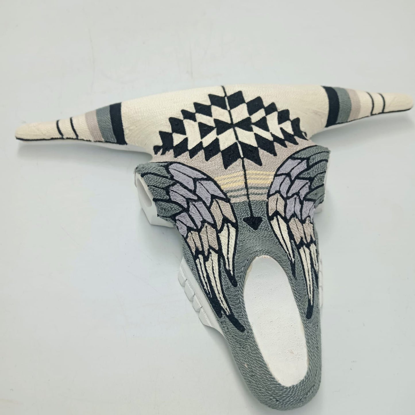 Mexican Folk Art Huichol Yarn Painting on Bull Skull By Alfredo Meraz Reyna PP8682