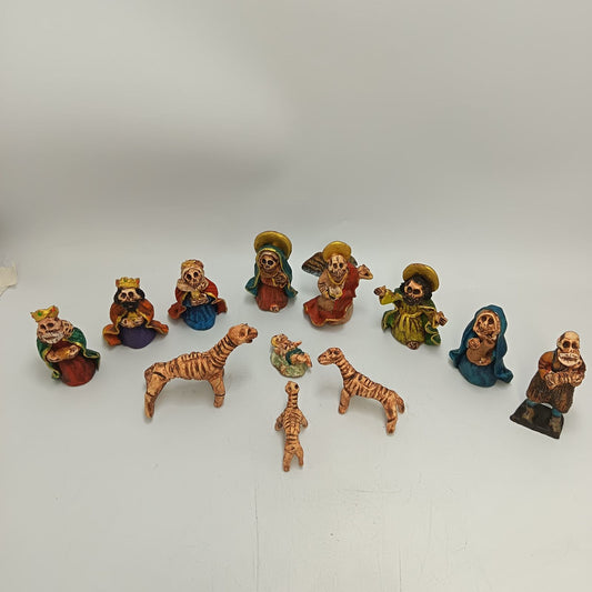 Extraordinary Hand made Painted Nativity Set By Demetrio Aguilar PP8870