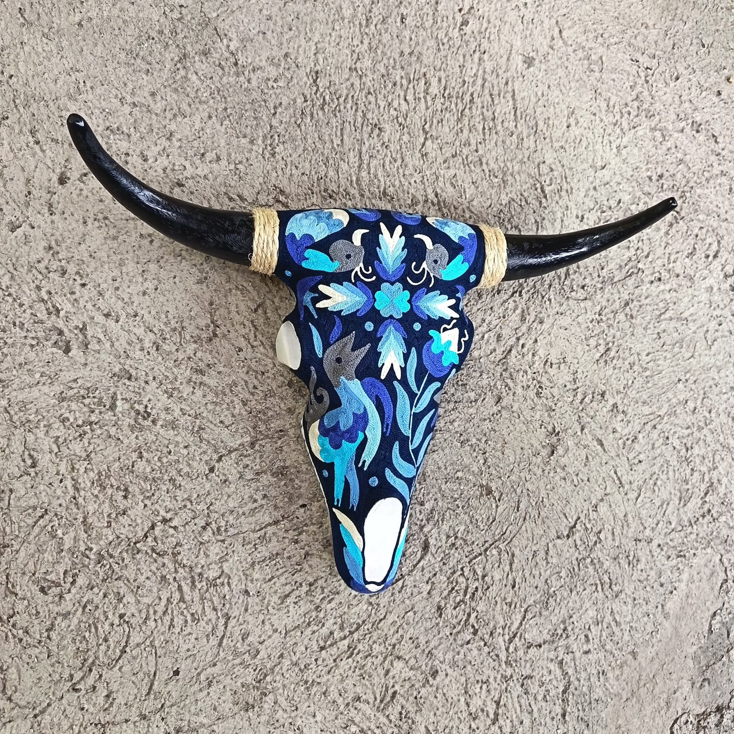 Mexican Folk Art Huichol Yarn Painting on Bull Skull By Alfredo Meraz Reyna PP9497