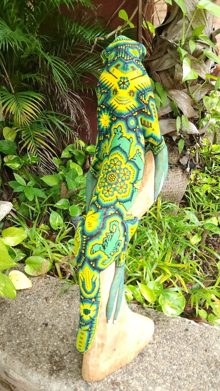 Mexican Folk Art Huichol Beaded Iguana by Isandro Villa Lopez PP6015