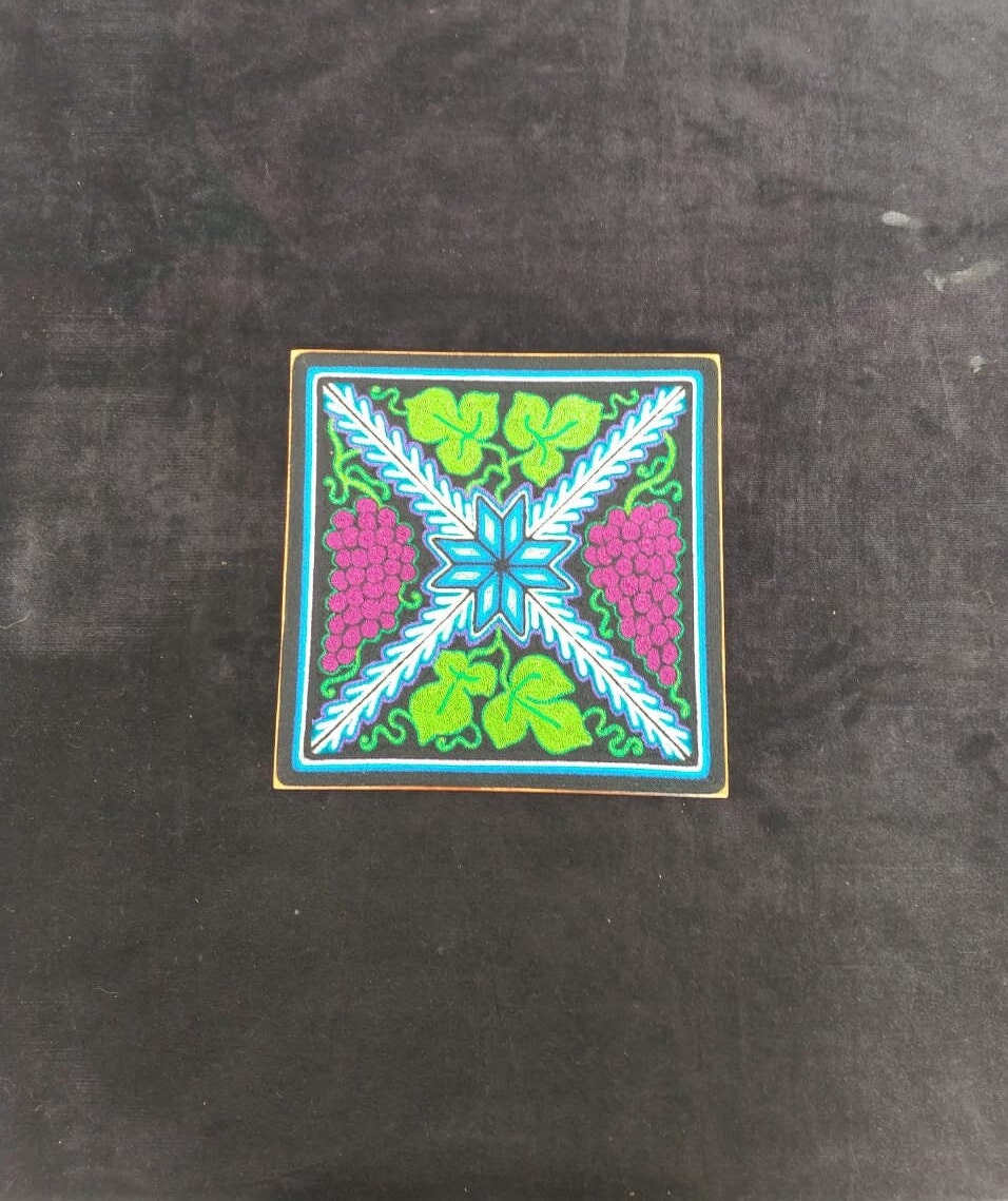Huichol Indian Mexican Folk Art Yarn Painting Excelente Castro PP3652