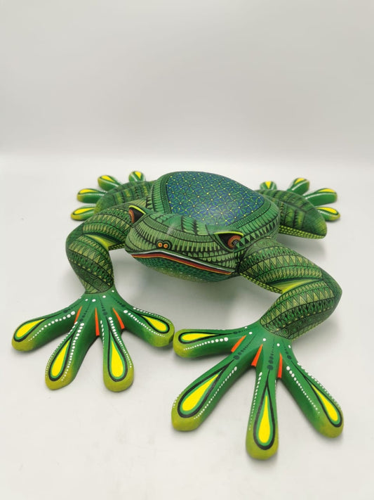 Oaxacan Wood Carving Frog by Manuel Cruz Prudencio PP3991