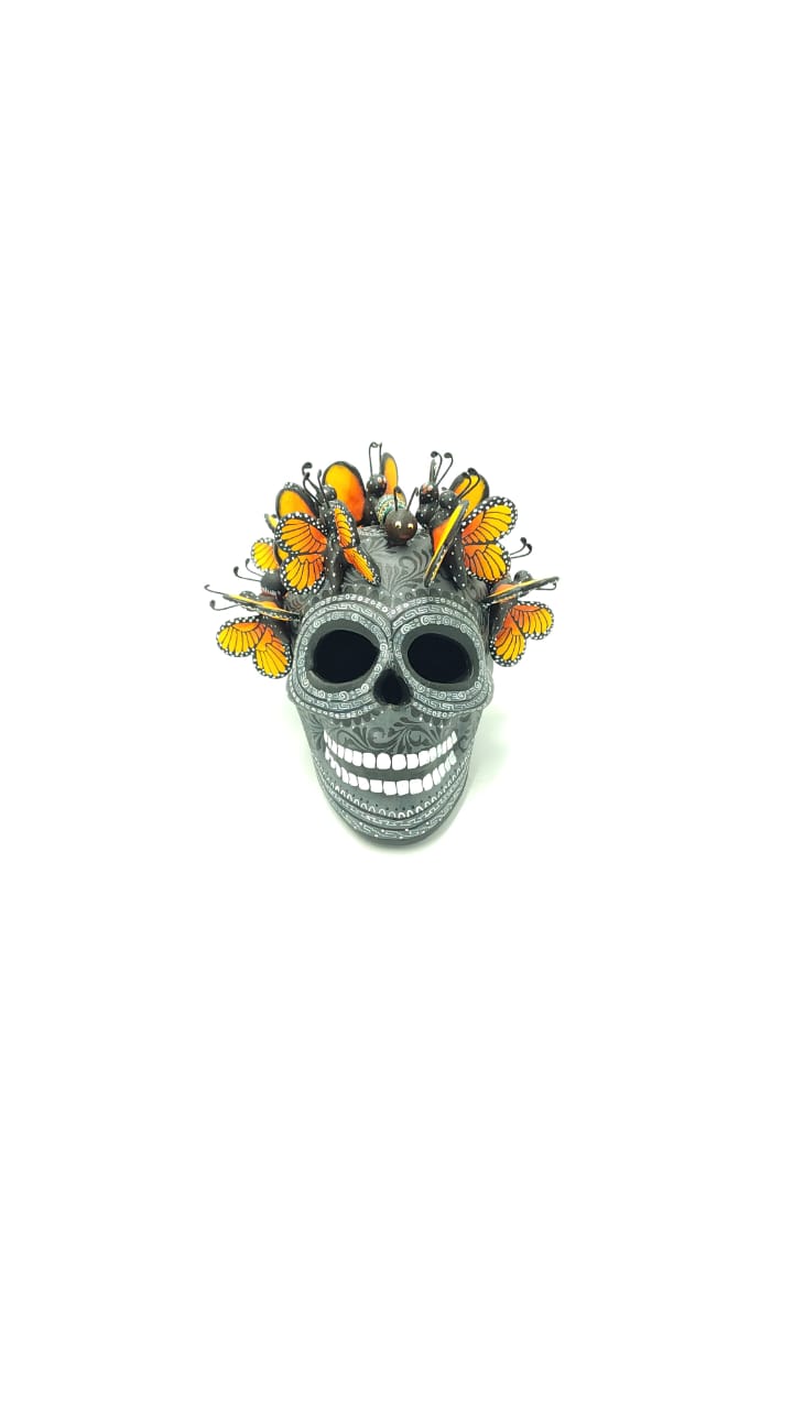 Skull Day Of the Dead Ceramics By Alfonso Castillo Hernandez measures 5"x5"x4.5" PP6664