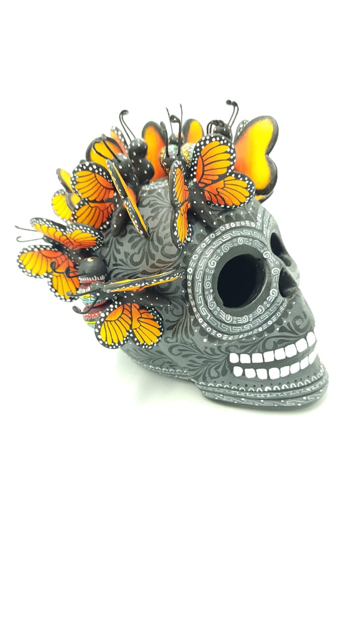 Skull Day Of the Dead Ceramics By Alfonso Castillo Hernandez measures 5"x5"x4.5" PP6664
