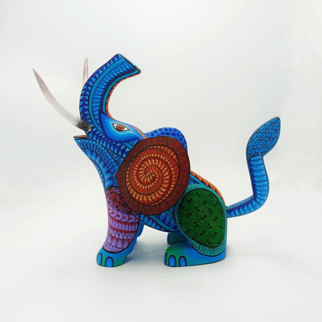 Mexican Oaxacan Wood Carving Elephant By Ivan Fuentes PP6798