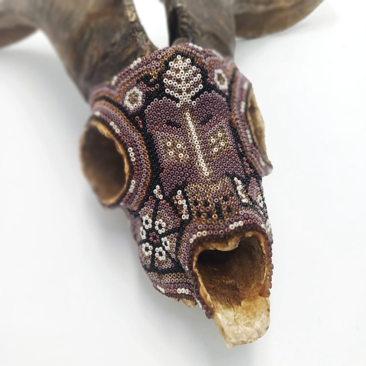 Beautiful Hand Beaded Huichol Mexican Cimarron Skull By Juan Villa Lopez PP7027