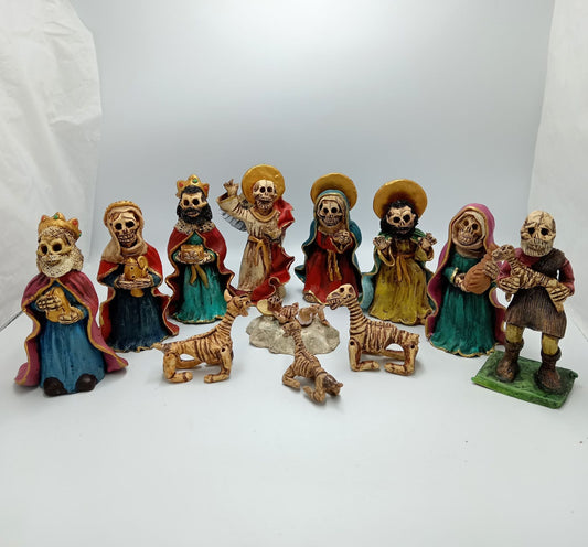 Extraordinary Hand made Painted Nativity Set By Demetrio Aguilar PP7503