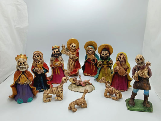 Extraordinary Hand made Painted Nativity Set By Demetrio Aguilar PP7506