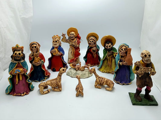 Extraordinary Hand made Painted Nativity Set By Demetrio Aguilar PP7507