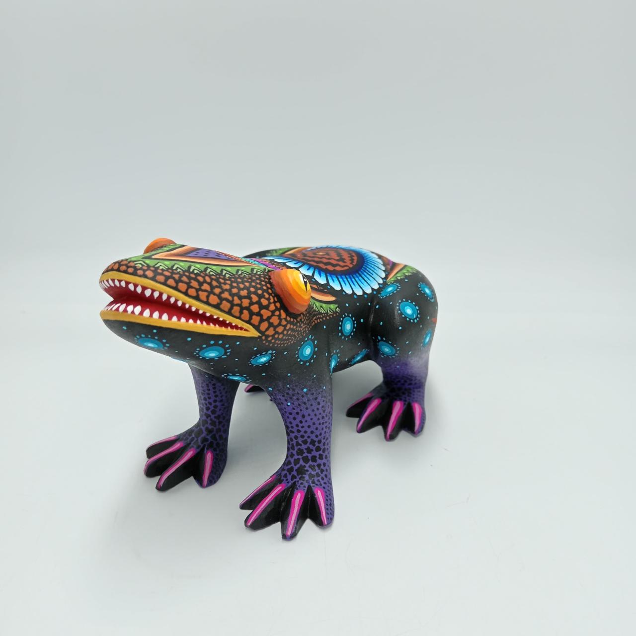 Mexican Oaxacan Wood Carving Frog By Julia Fuentes PP7619