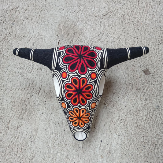 Mexican Folk Art Huichol Yarn Painting on Bull Skull By Alfredo Meraz Reyna PP8439