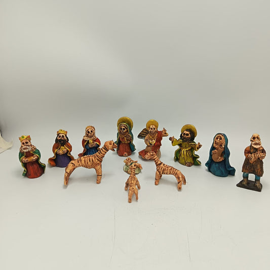 Extraordinary Hand made Painted Nativity Set By Demetrio Aguilar PP8870