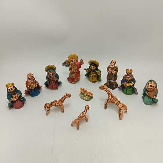 Extraordinary Hand made Painted Nativity Set By Demetrio Aguilar PP8871