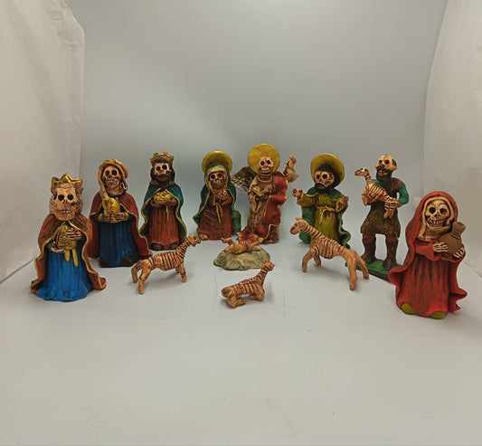 Extraordinary Hand made Painted Nativity Set By Demetrio Aguilar PP8872