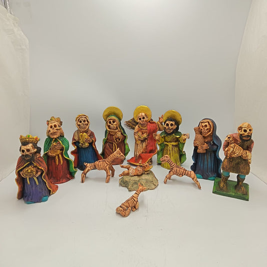 Extraordinary Hand made Painted Nativity Set By Demetrio Aguilar PP8873