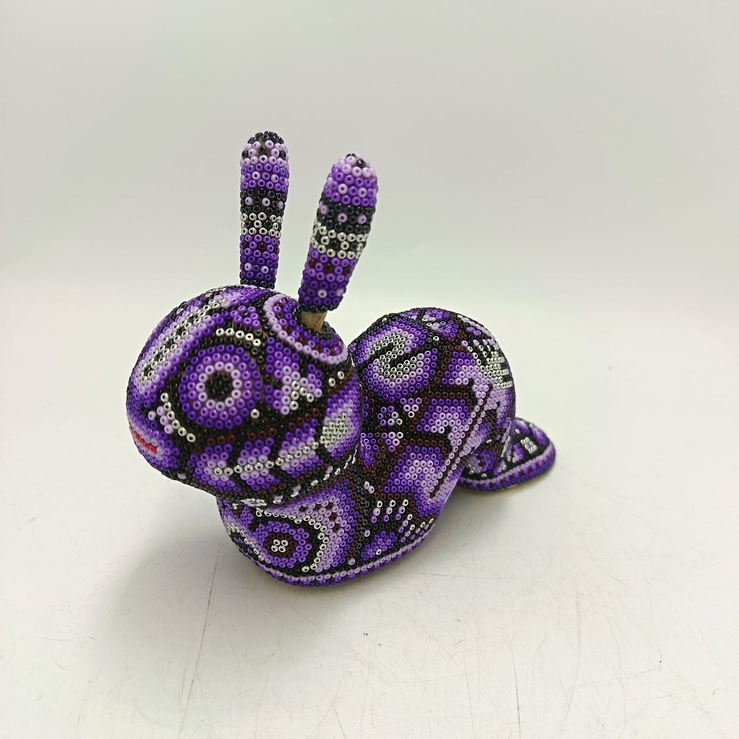 Mexican Huichol Hand Beaded Art, Caterpillar By Isandro Villa Lopez PP9233