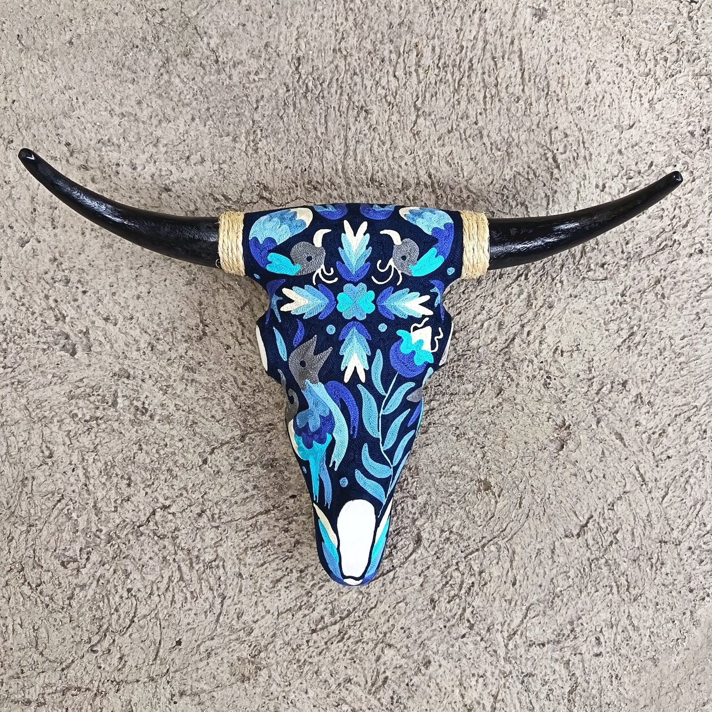 Mexican Folk Art Huichol Yarn Painting on Bull Skull By Alfredo Meraz Reyna PP9497