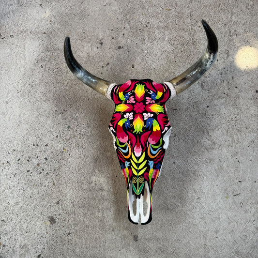 Mexican Folk Art Huichol Yarn Painting on Bull Skull By Alfredo Meraz Reyna PP9604