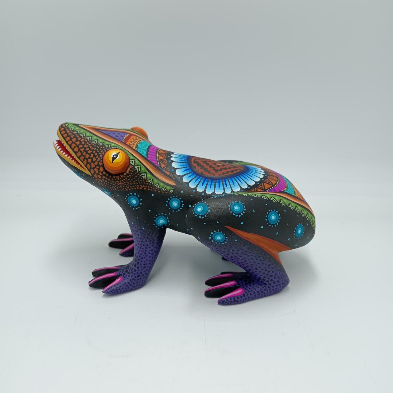 Mexican Oaxacan Wood Carving Frog By Julia Fuentes PP7619