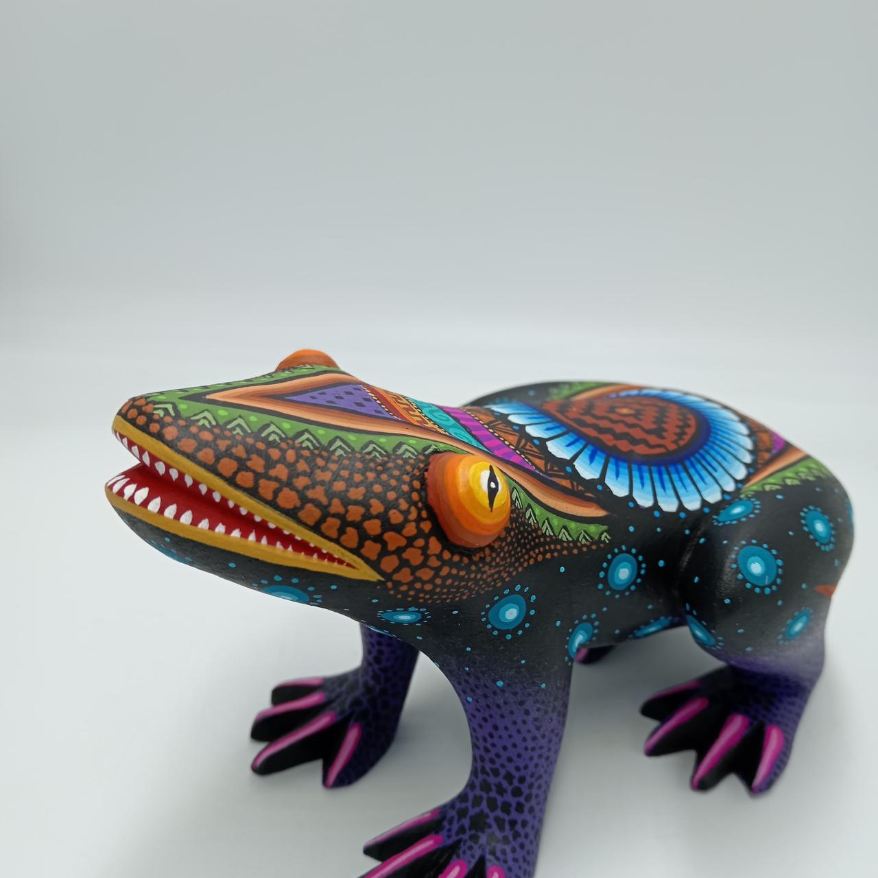 Mexican Oaxacan Wood Carving Frog By Julia Fuentes PP7619