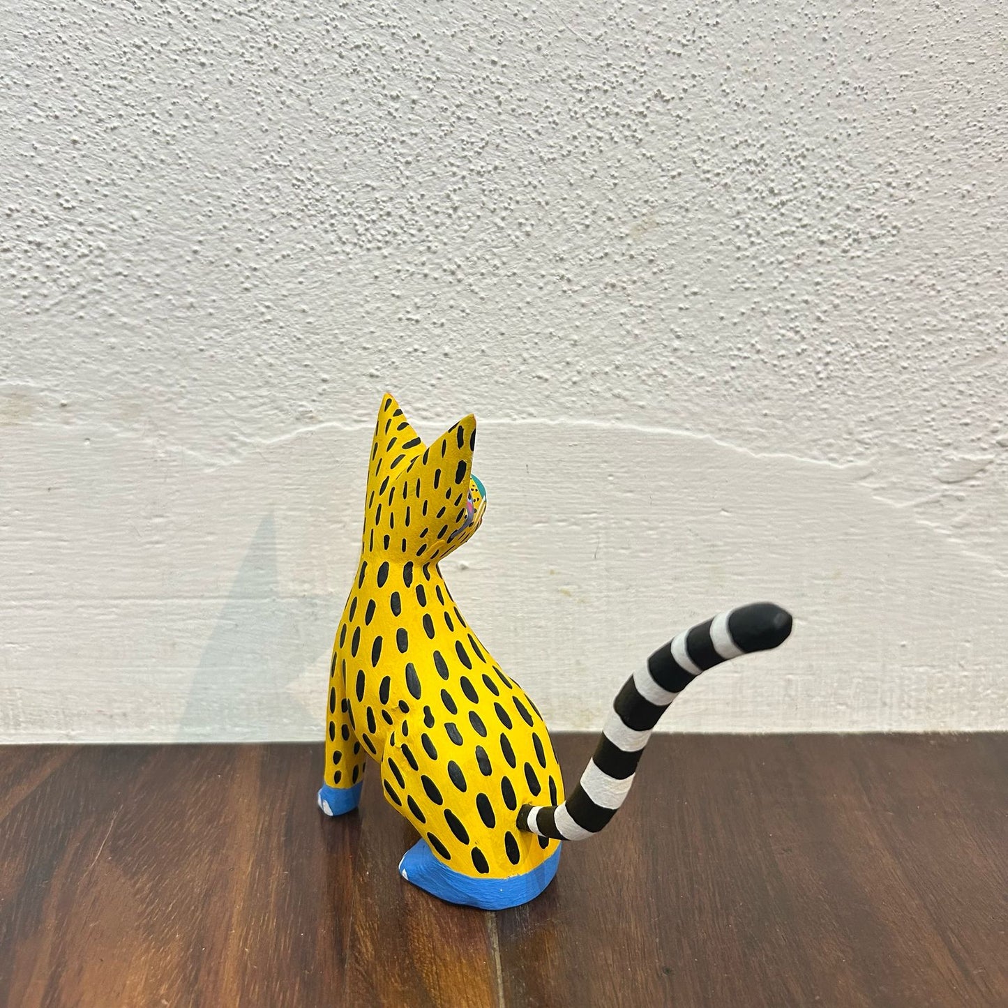 Wood Carving Hand Made Cat By Armando Jimenez PP7711