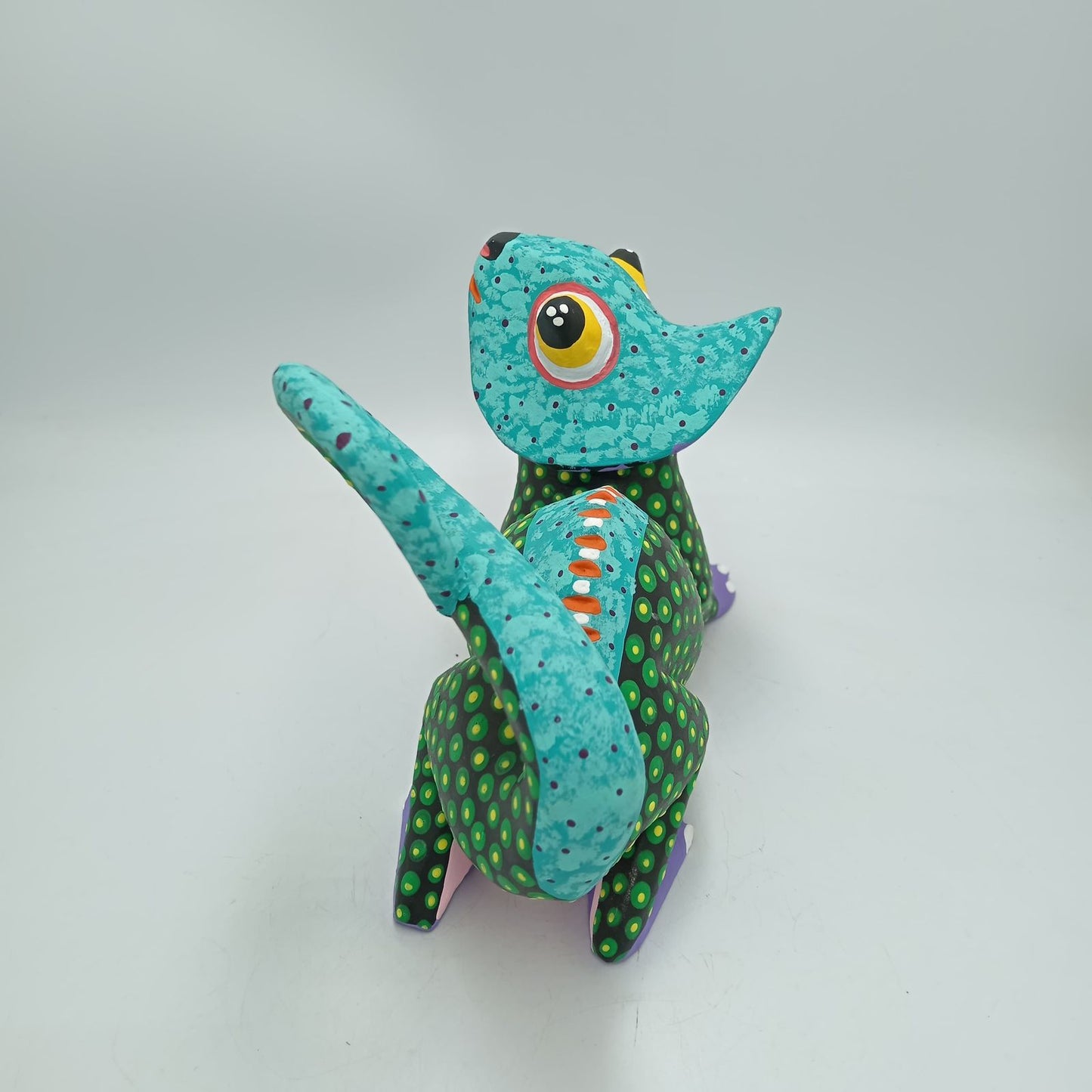 Wood Carving Hand Made Chamelon By Armando Jimenez PP8307