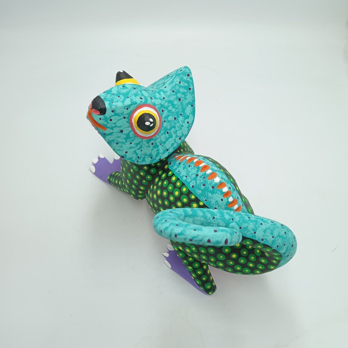 Wood Carving Hand Made Chamelon By Armando Jimenez PP8307