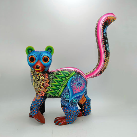 Mexican Folk Art Oaxacan Wood Carving Alebrije Hand Made, Lemur By Luis Sosa PP8505