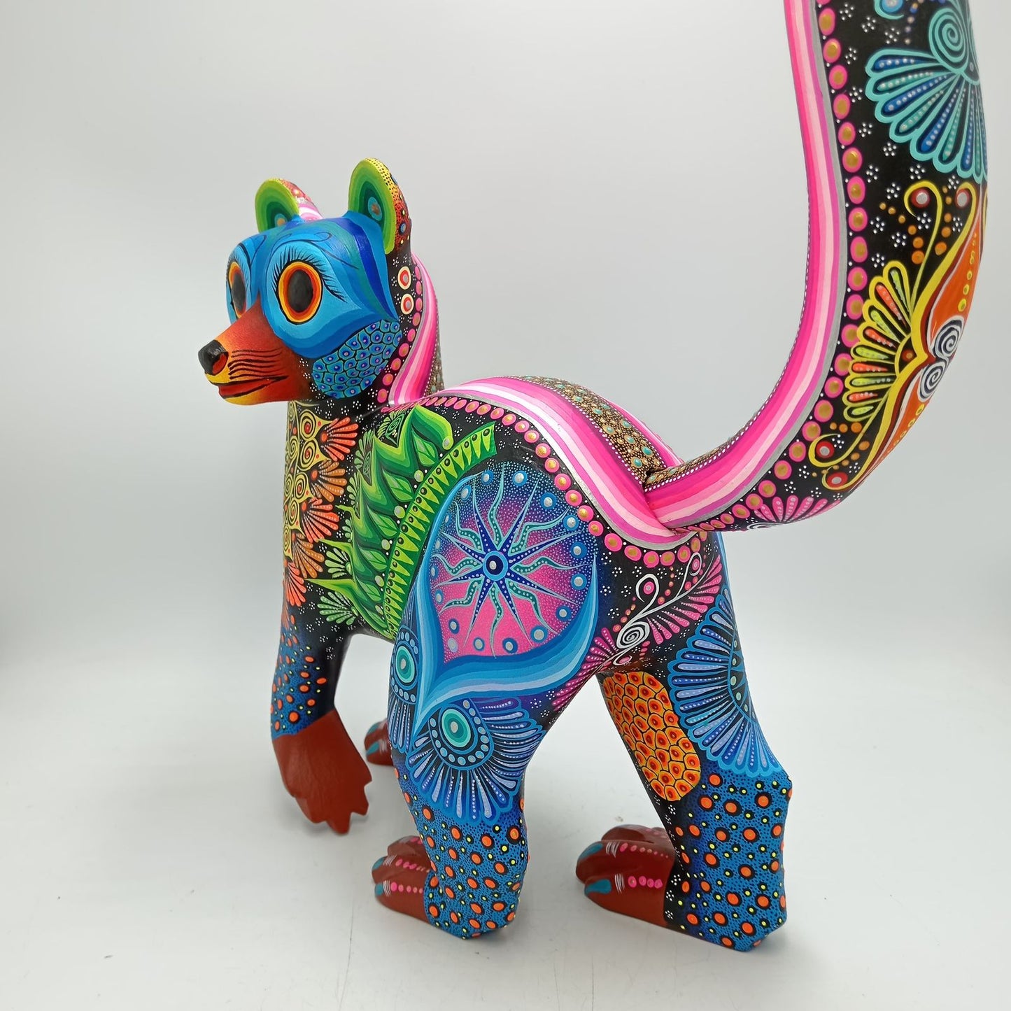 Mexican Folk Art Oaxacan Wood Carving Alebrije Hand Made, Lemur By Luis Sosa PP8505