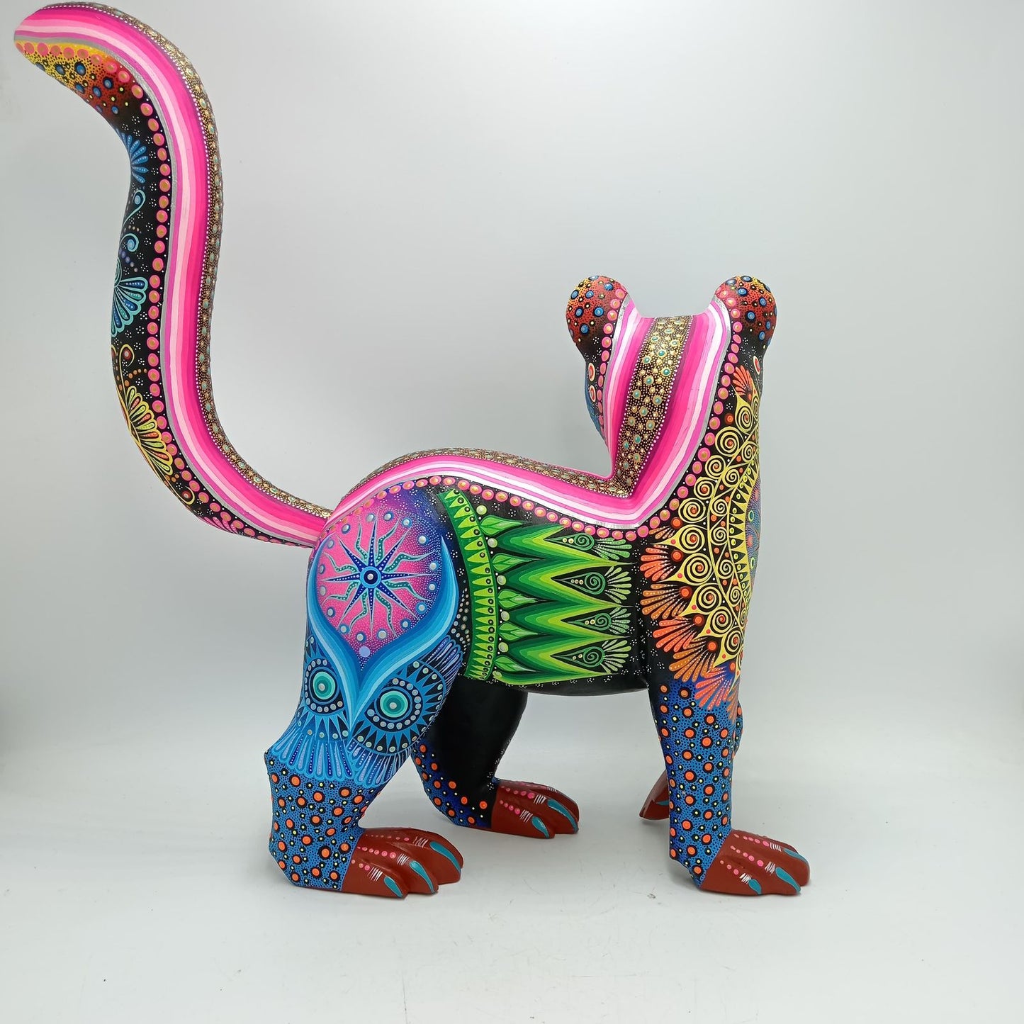 Mexican Folk Art Oaxacan Wood Carving Alebrije Hand Made, Lemur By Luis Sosa PP8505