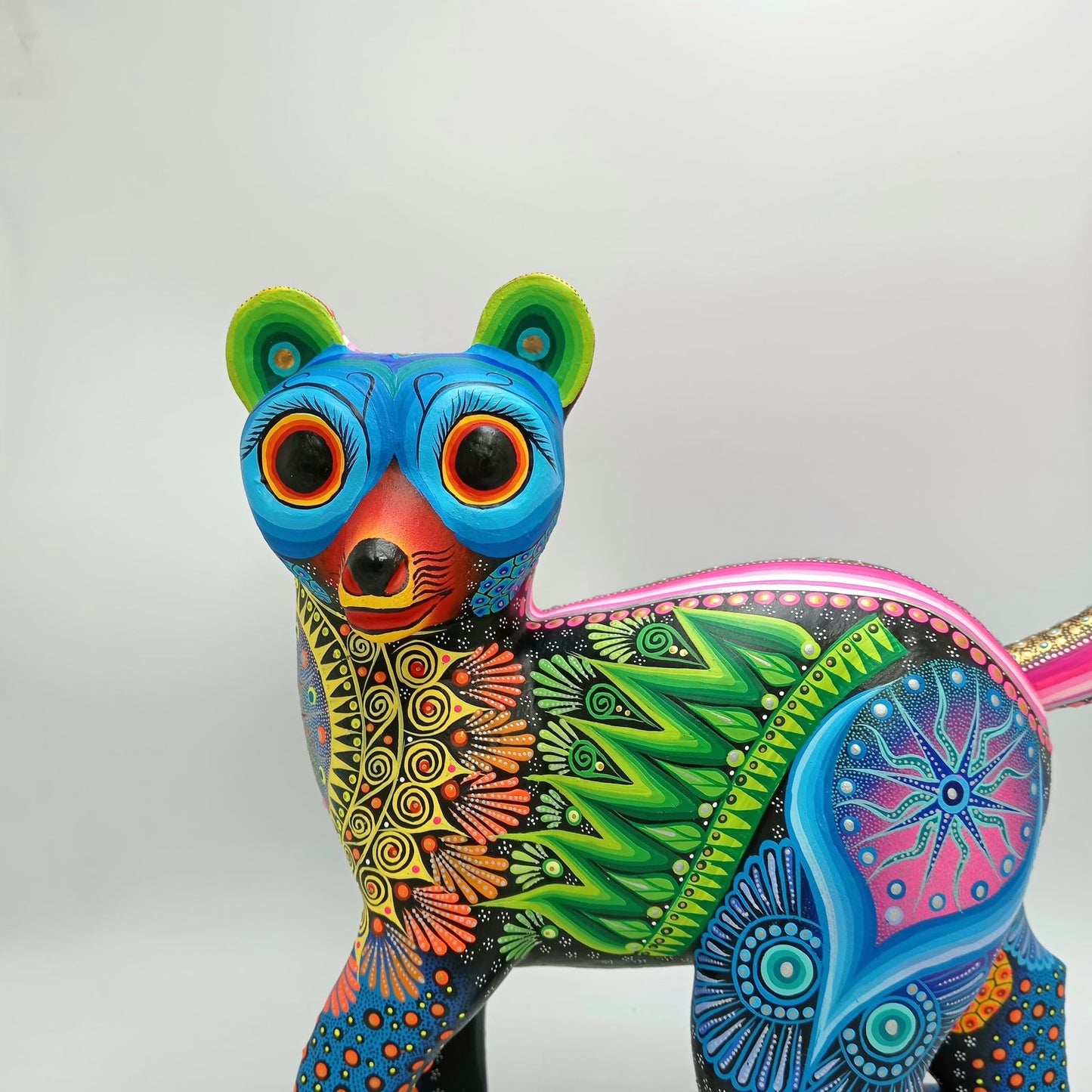 Mexican Folk Art Oaxacan Wood Carving Alebrije Hand Made, Lemur By Luis Sosa PP8505