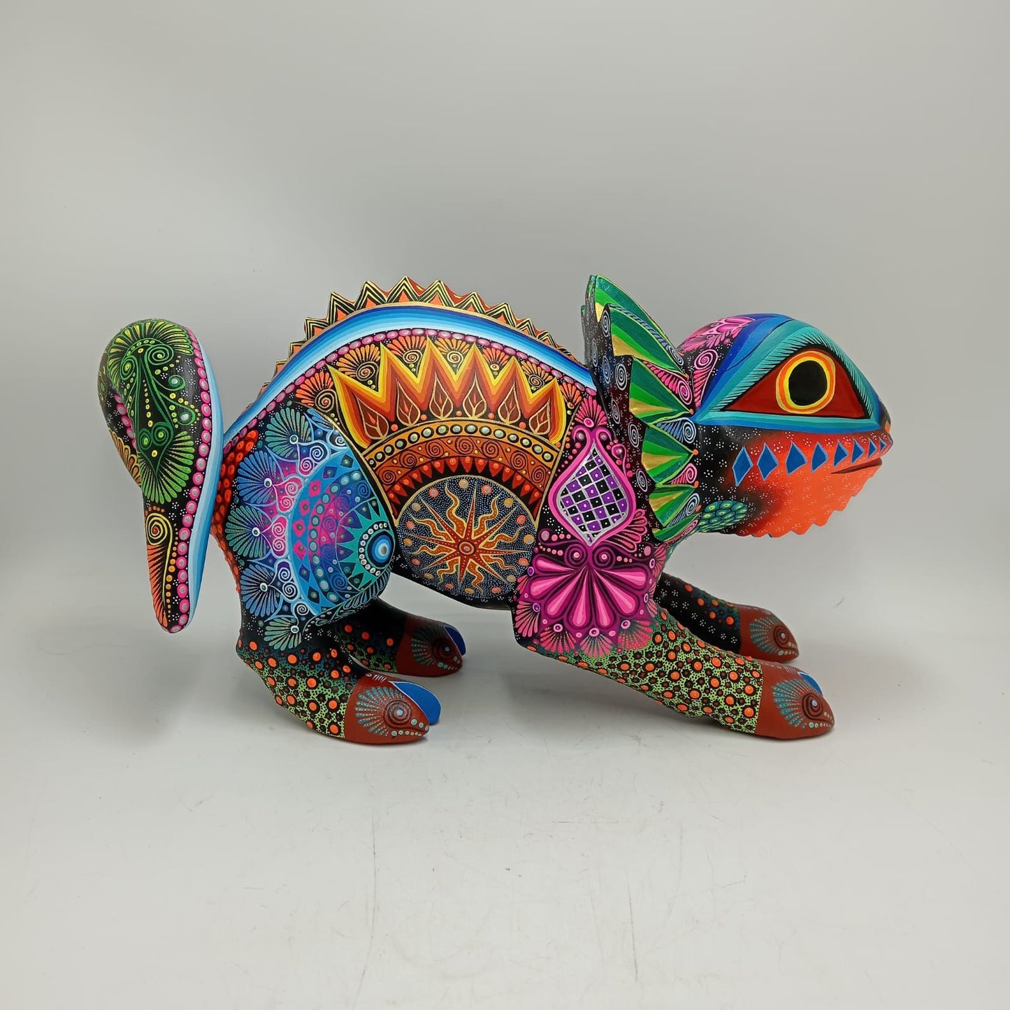Mexican Folk Art Oaxacan Wood Carving Alebrije Hand Made, Chameleon By Luis Sosa PP8663