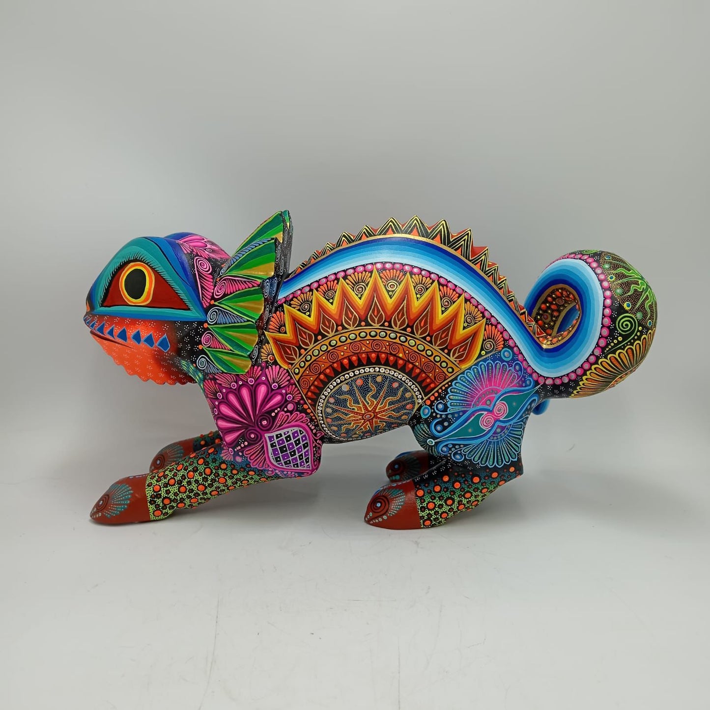 Mexican Folk Art Oaxacan Wood Carving Alebrije Hand Made, Chameleon By Luis Sosa PP8663
