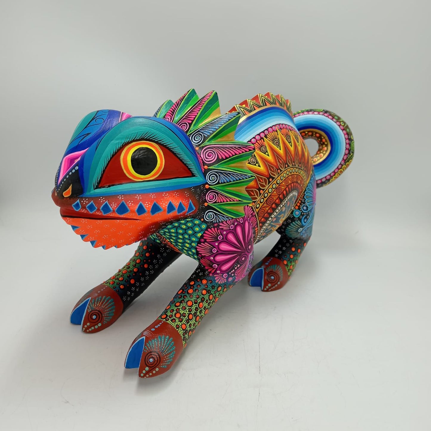 Mexican Folk Art Oaxacan Wood Carving Alebrije Hand Made, Chameleon By Luis Sosa PP8663