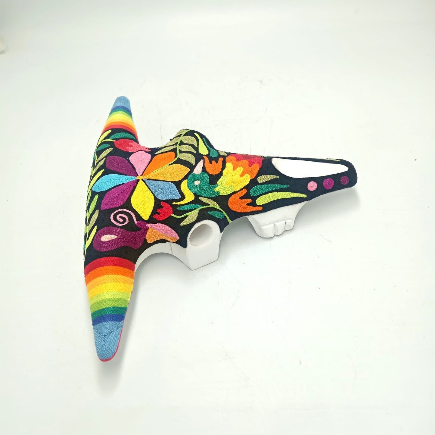 Mexican Folk Art Huichol Yarn Painting on Bull Skull By Alfredo Meraz Reyna PP8692