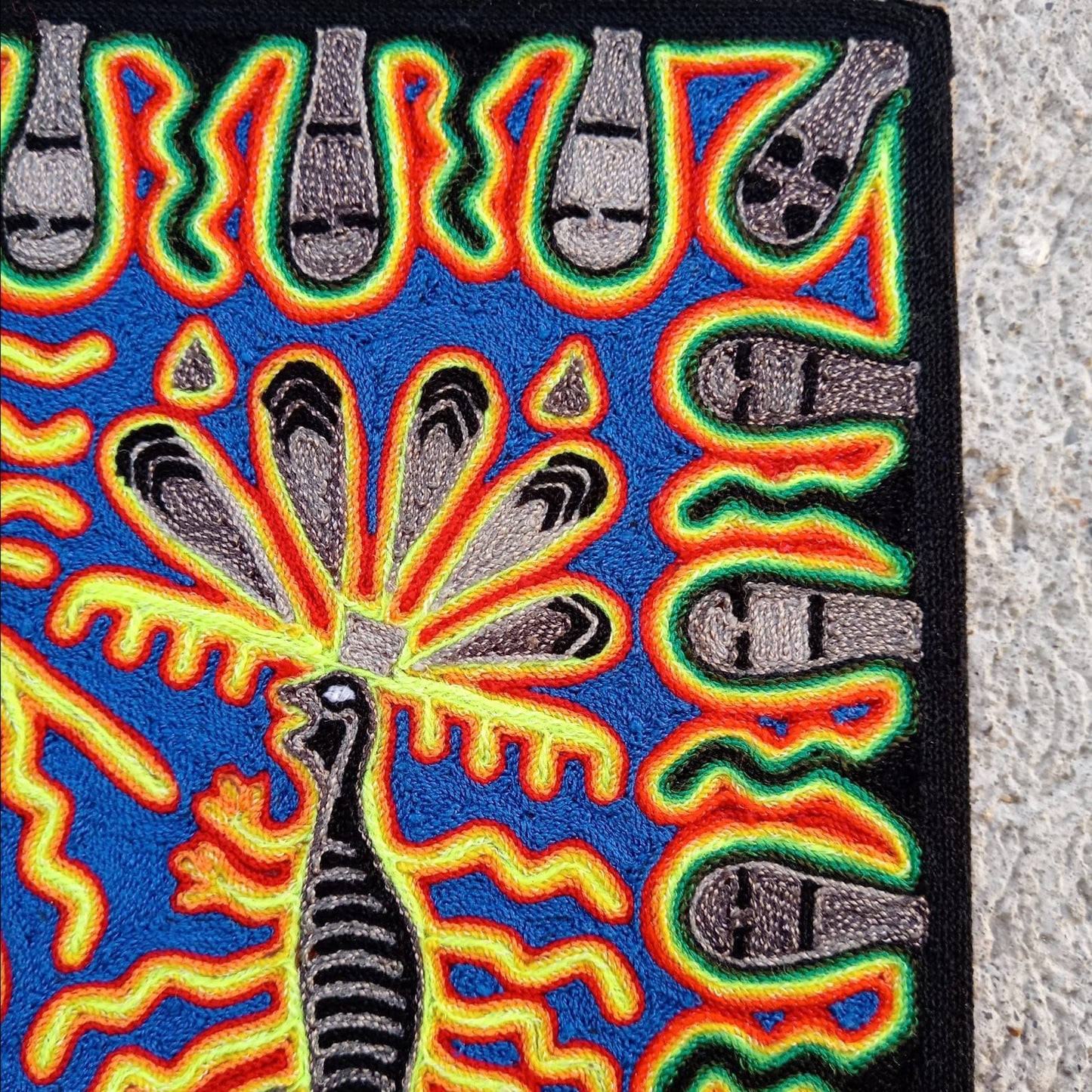 Huichol Indian Mexican Folk Art Yarn Painting by Silverio Gonzalez Rios PP8804