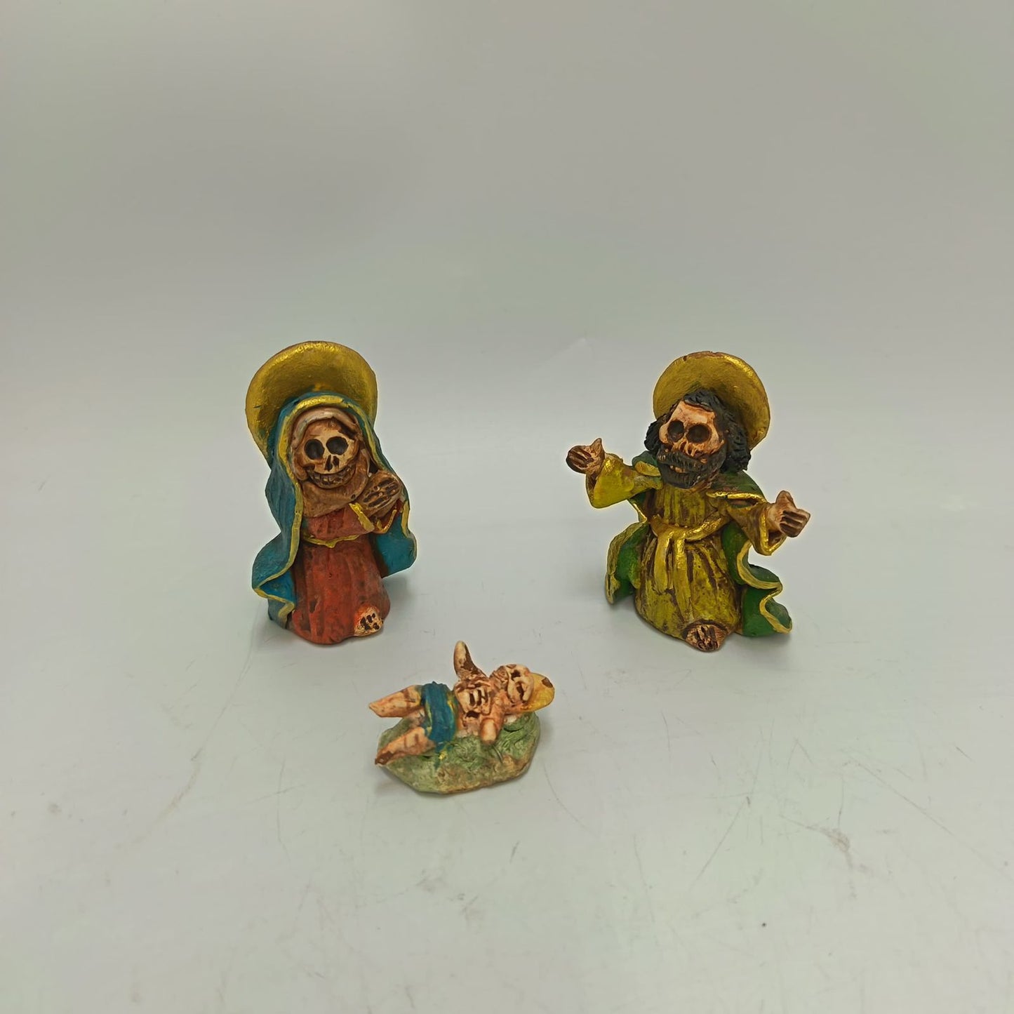 Extraordinary Hand made Painted Nativity Set By Demetrio Aguilar PP8870