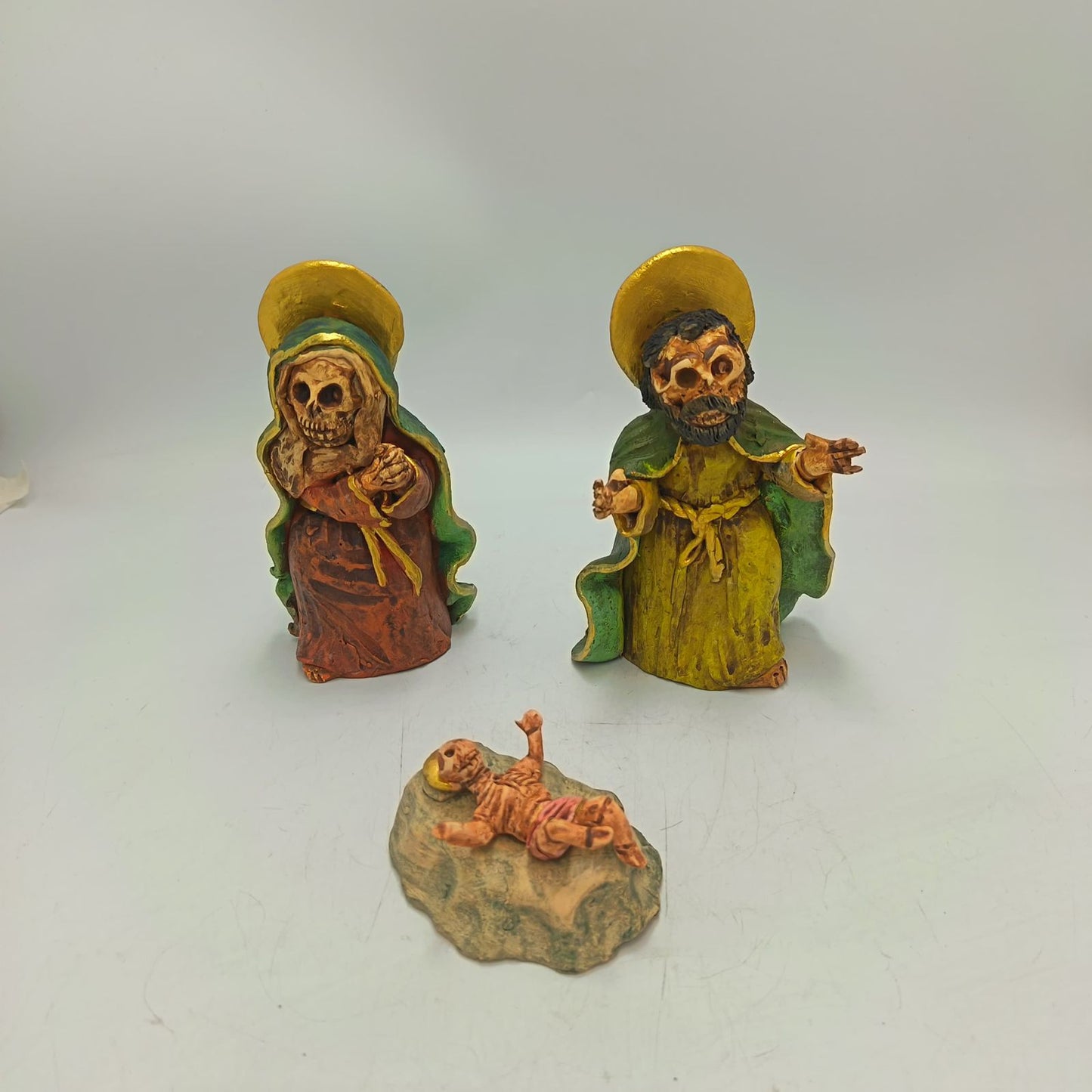 Extraordinary Hand made Painted Nativity Set By Demetrio Aguilar PP8874
