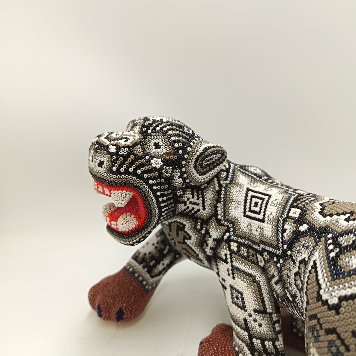 Mexican Huichol Hand Beaded Art, Jaguar By Isandro Villa Lopez PP9101 Oaxaca
